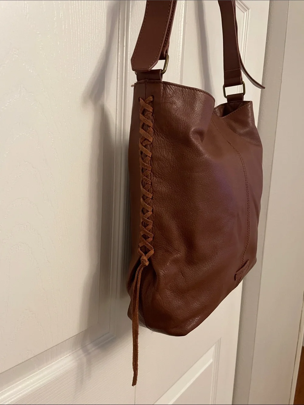Lucky Brand Brown Leather Hobo Shoulder Bag with Magnetic Closure Great Shape